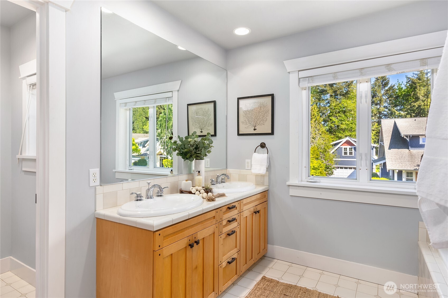 9039 North Town Drive NE, Bainbridge Island, WA 98110