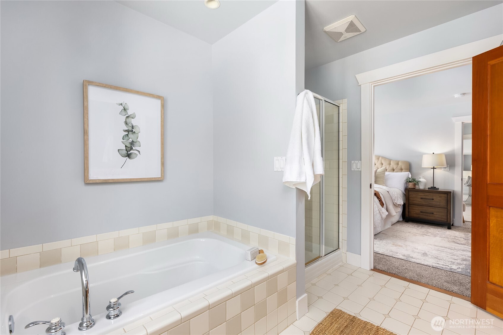 9039 North Town Drive NE, Bainbridge Island, WA 98110