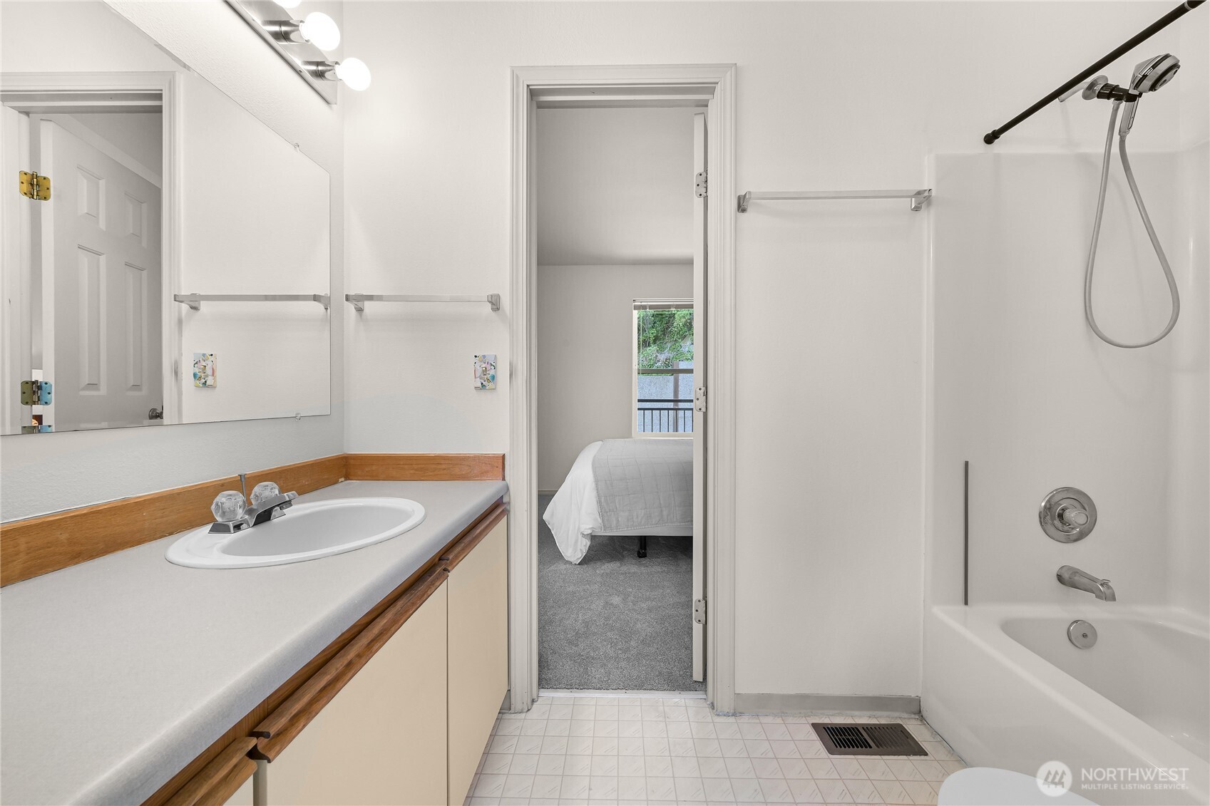 808 20th #208, Bellingham, WA 98226