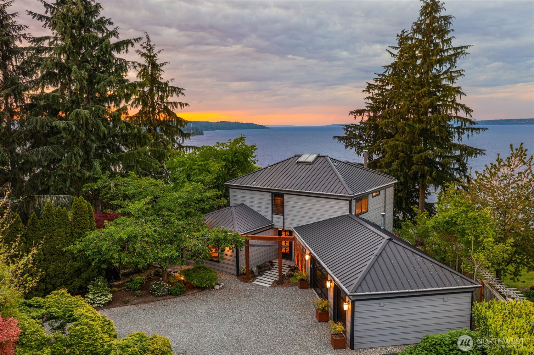6814 SW Maury Park Rd , Vashon, WA 98070