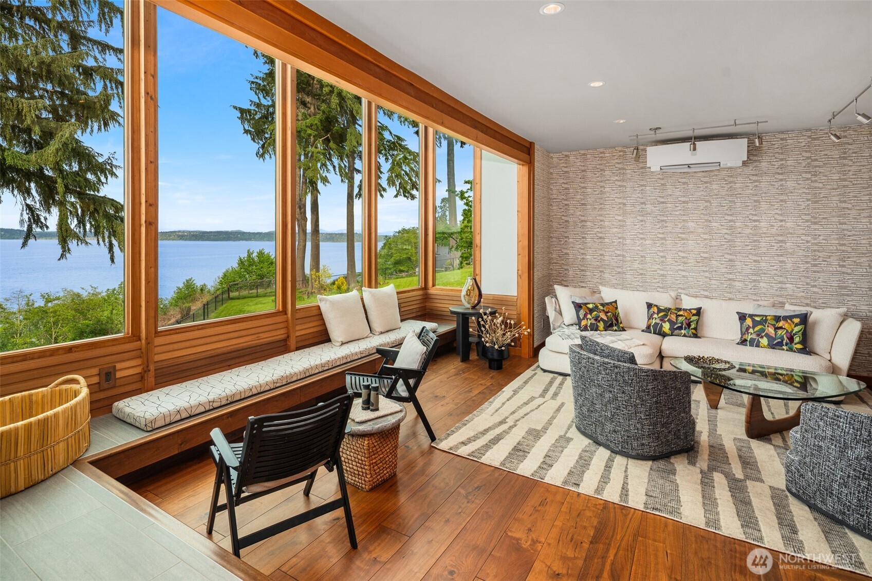 6814 SW Maury Park Rd , Vashon, WA 98070