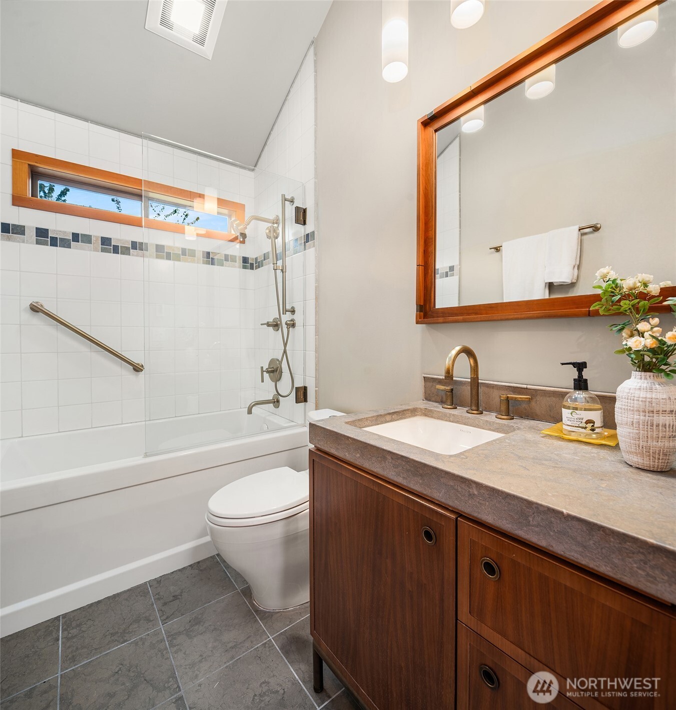 6814 SW Maury Park Rd , Vashon, WA 98070