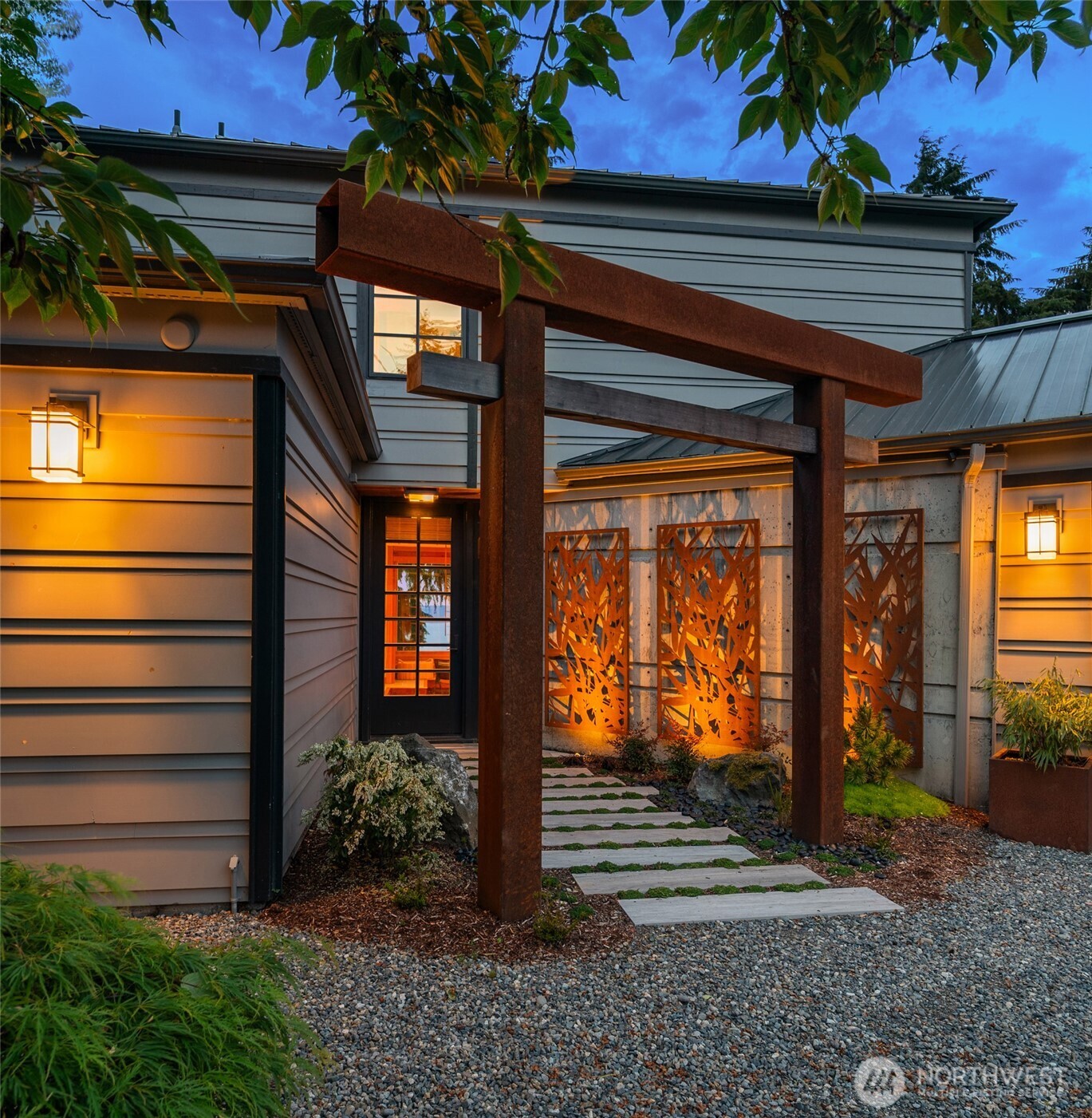 6814 SW Maury Park Rd , Vashon, WA 98070