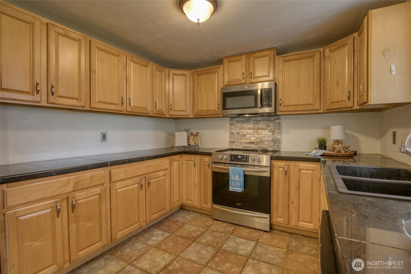175 Jib Street NW, Ocean Shores, WA 98569-9337