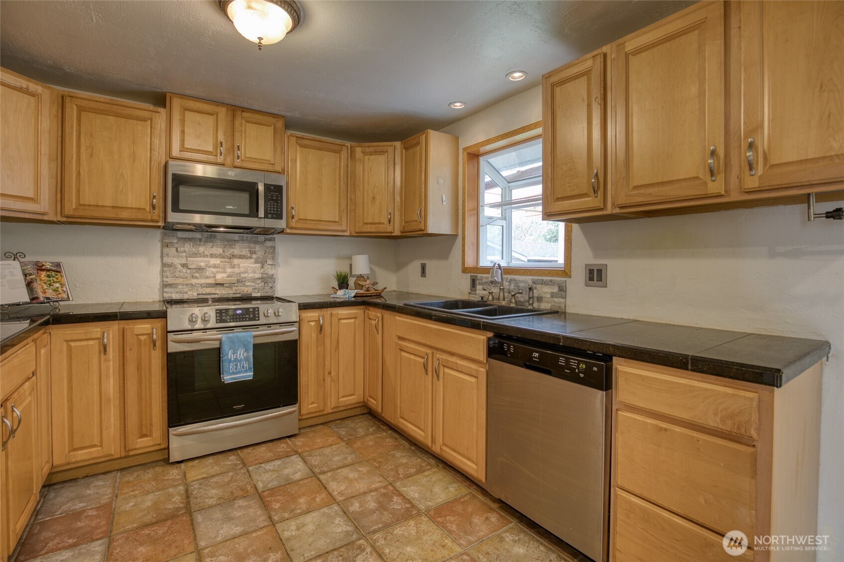175 Jib Street NW, Ocean Shores, WA 98569-9337