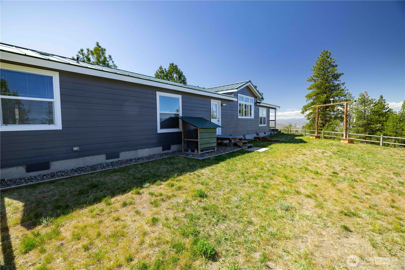 23 Razor Road , Tonasket, WA 98855
