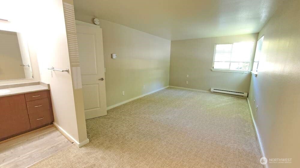 215 9th Street #D201, Kirkland, WA 98033