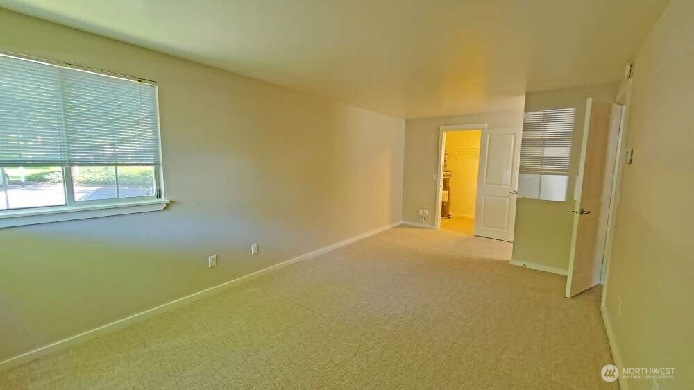 215 9th Street #D201, Kirkland, WA 98033