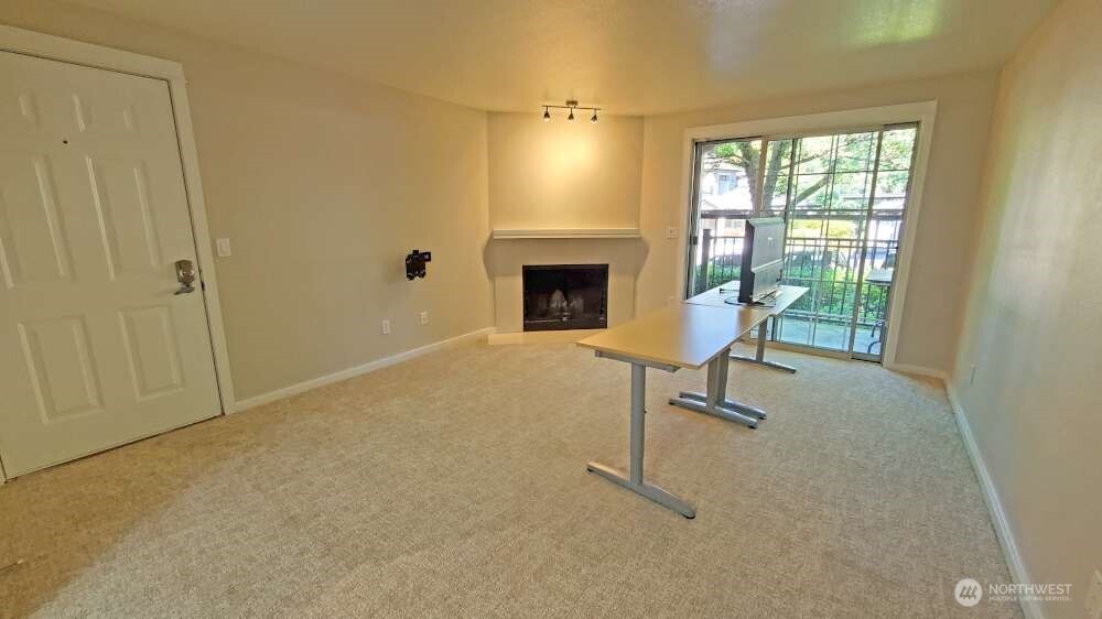 215 9th Street #D201, Kirkland, WA 98033