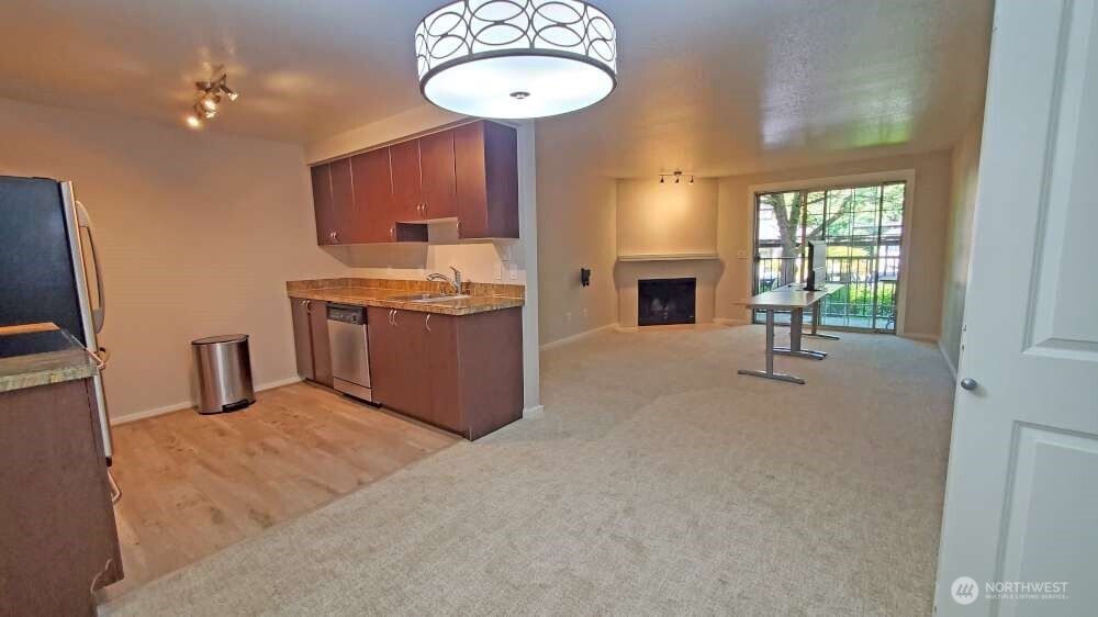 215 9th Street #D201, Kirkland, WA 98033