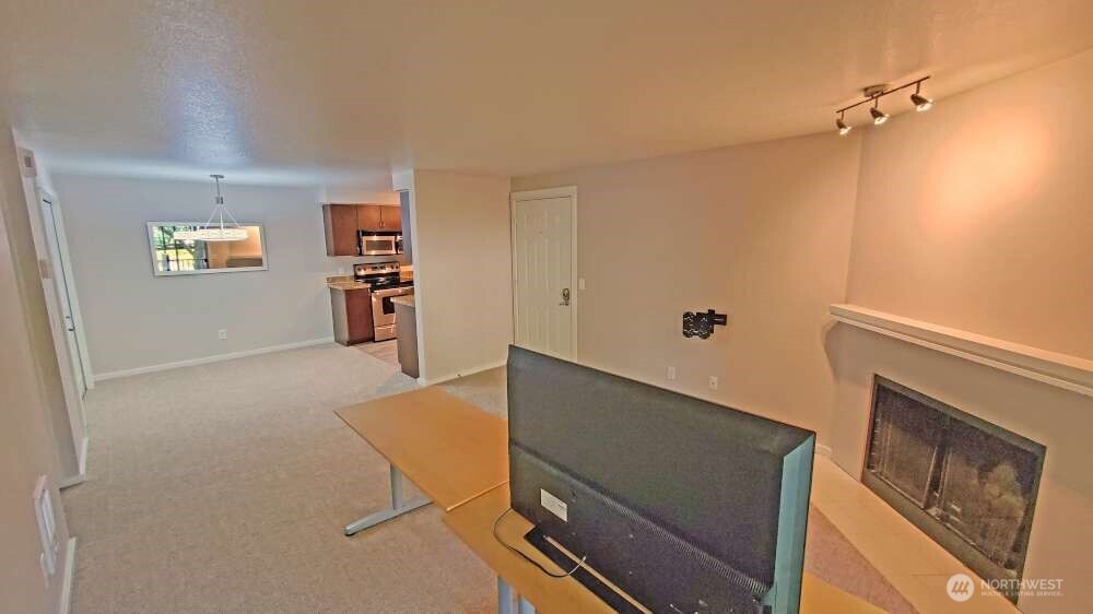 215 9th Street #D201, Kirkland, WA 98033