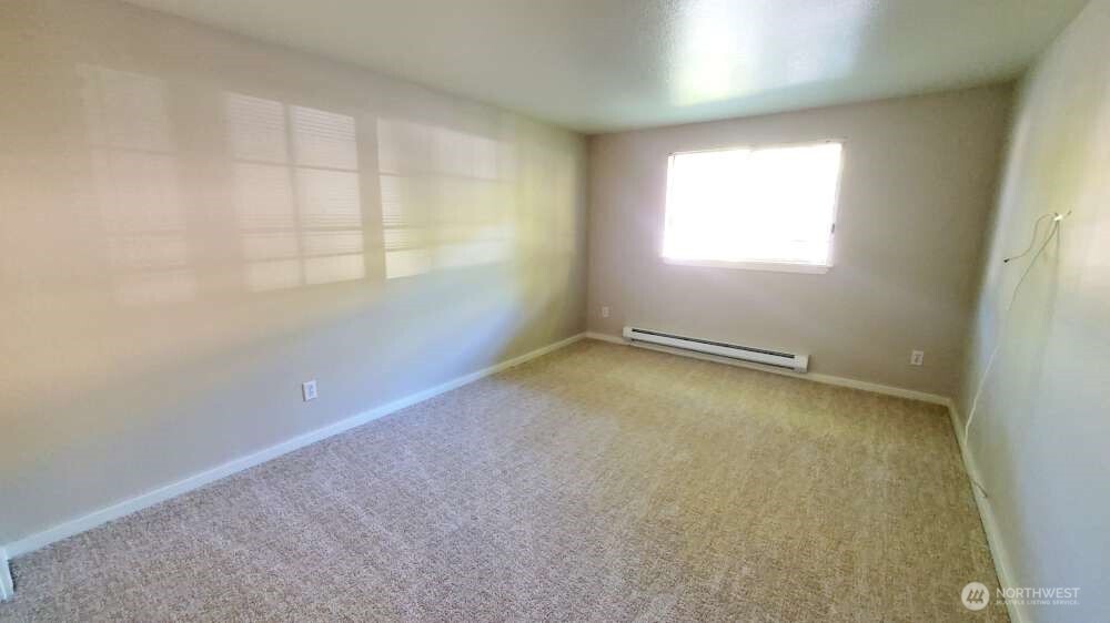 215 9th Street #D201, Kirkland, WA 98033