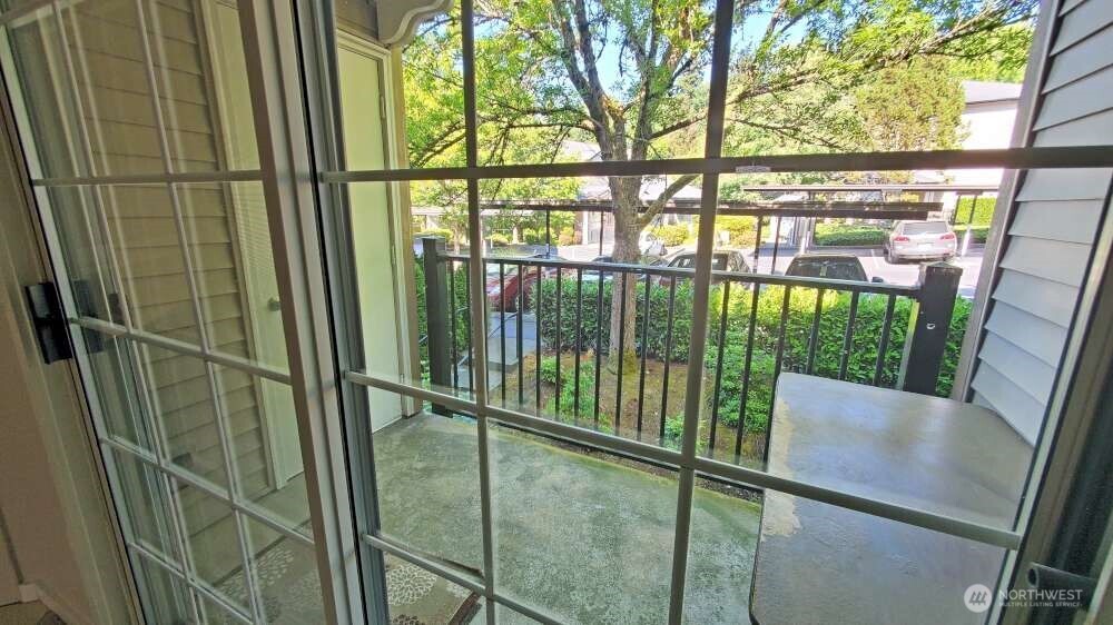 215 9th Street #D201, Kirkland, WA 98033