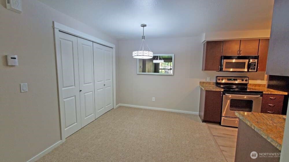 215 9th Street #D201, Kirkland, WA 98033