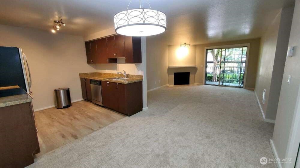 215 9th Street #D201, Kirkland, WA 98033