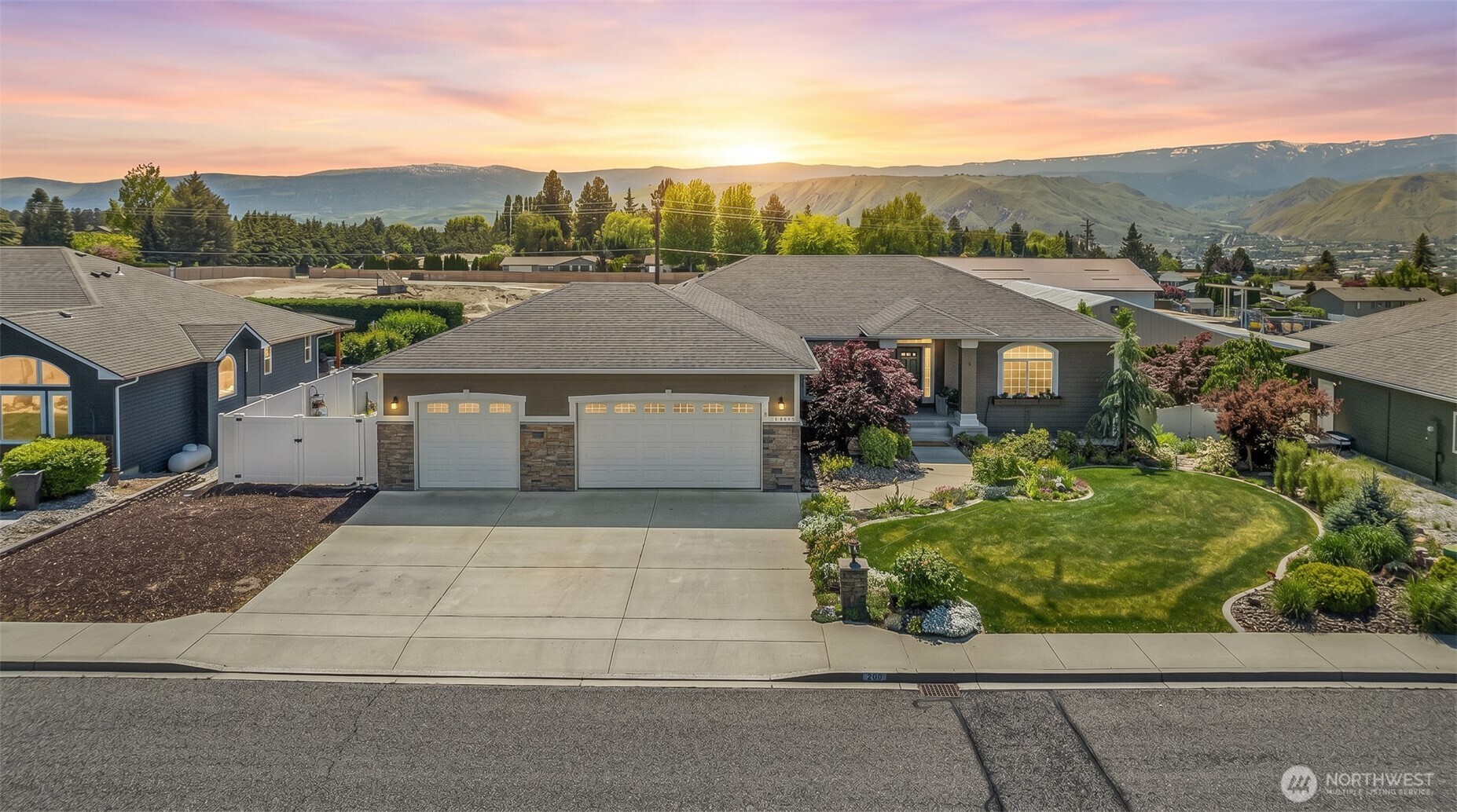700 Clarissa Lane , East Wenatchee, WA 98802