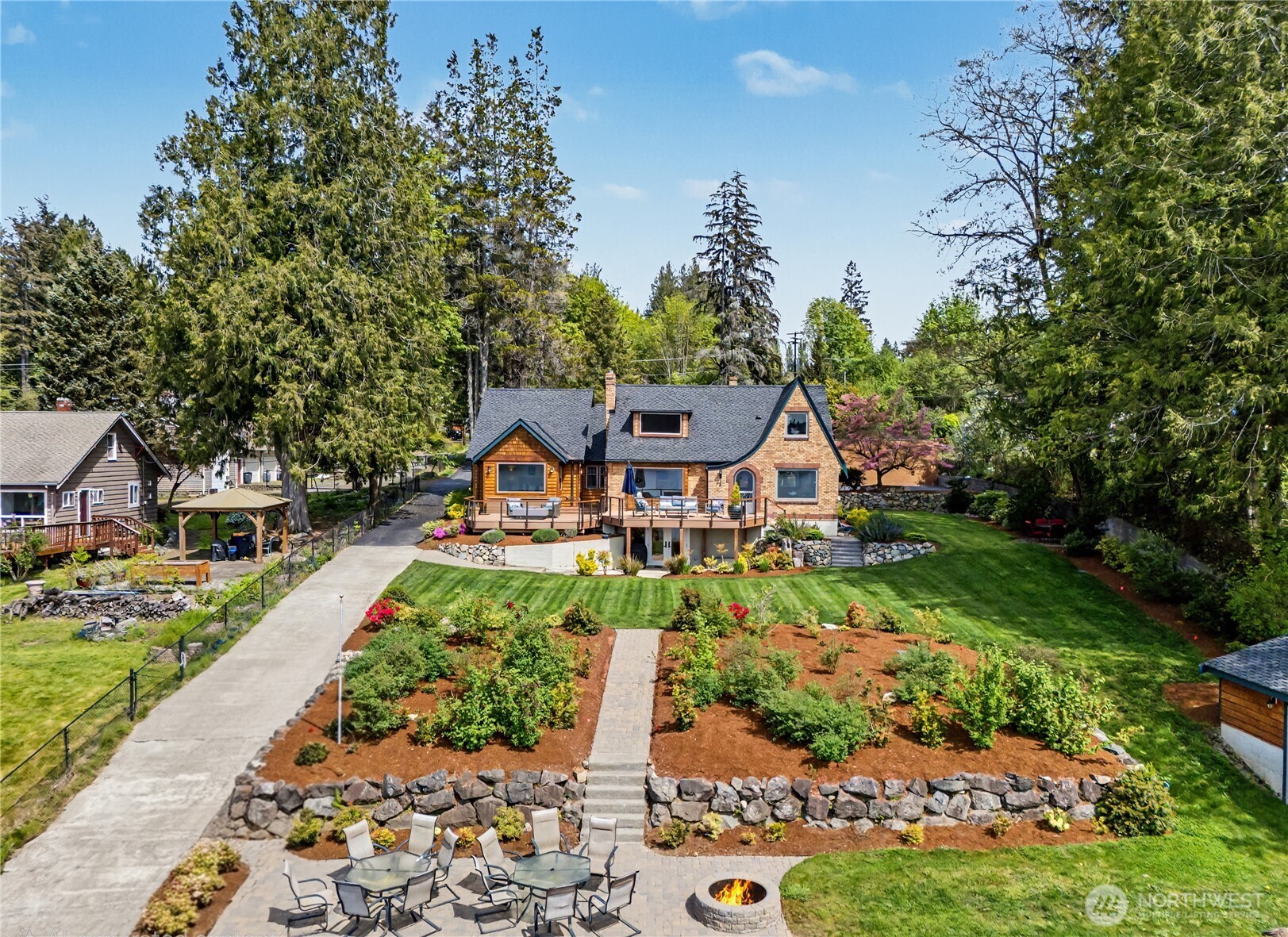 1427 Northlake Way NW, Bremerton, WA 98312