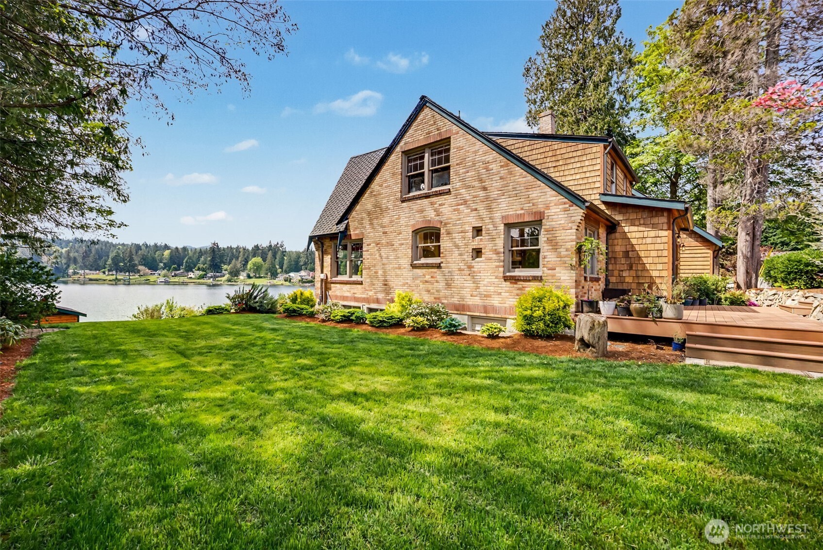 1427 Northlake Way NW, Bremerton, WA 98312