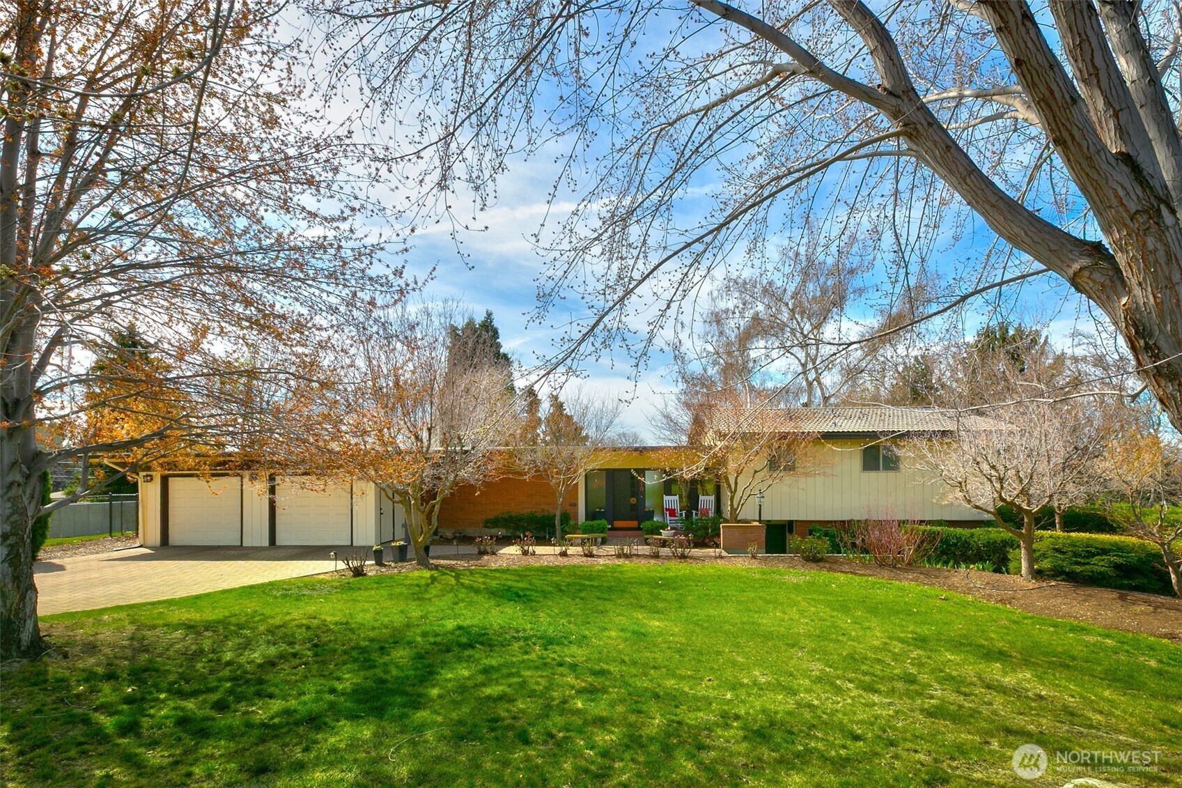 4710 W Lincoln , Yakima, WA 98908