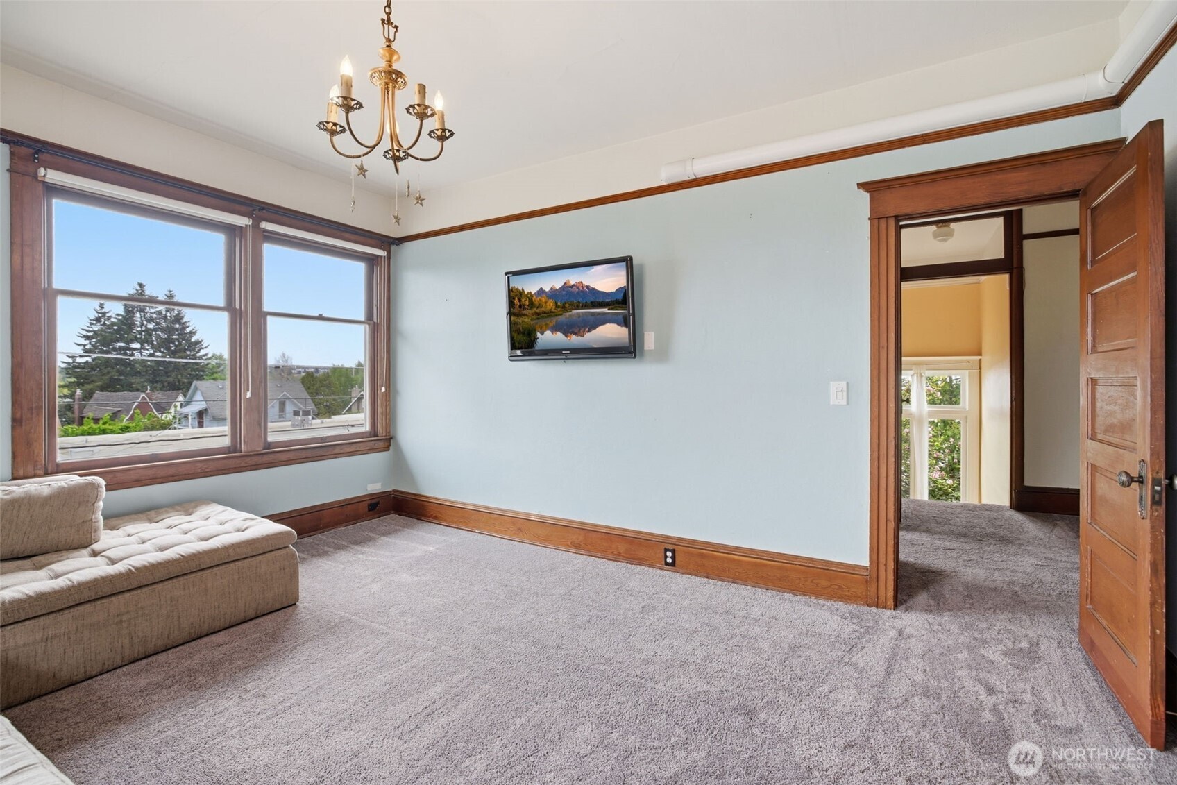 6238 Woodlawn Avenue N, Seattle, WA 98103