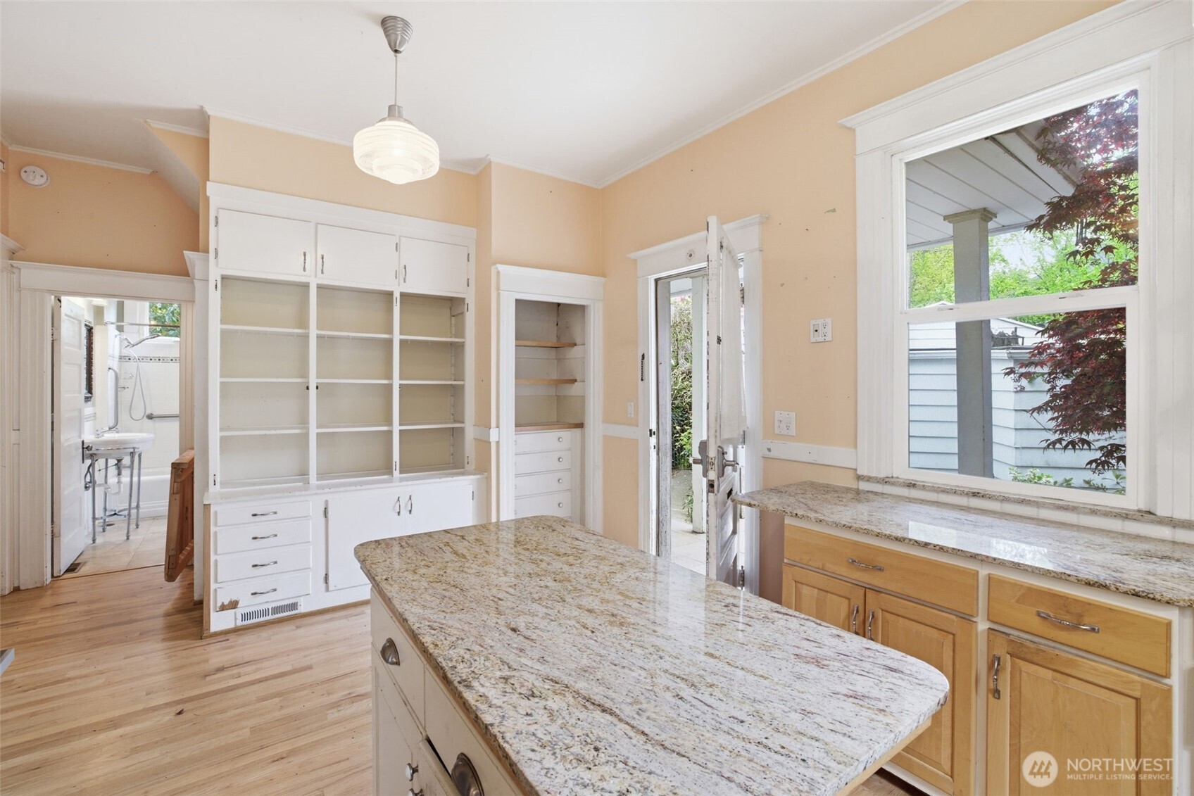 6238 Woodlawn Avenue N, Seattle, WA 98103