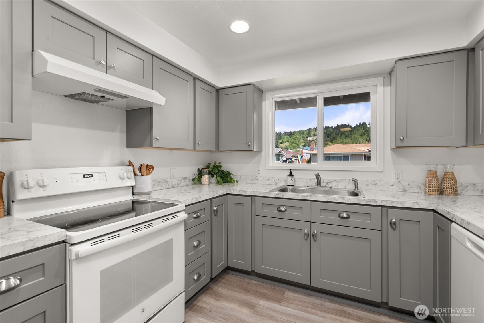 2119 SW Olympic Drive , Chehalis, WA 98532