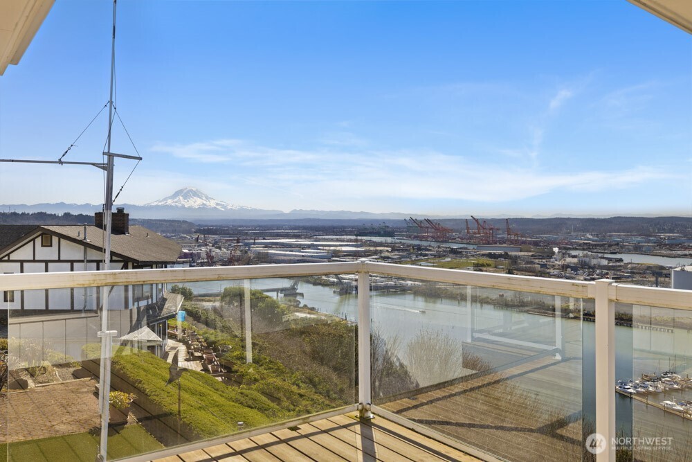 1244 Browns Point Boulevard , Tacoma, WA 98422