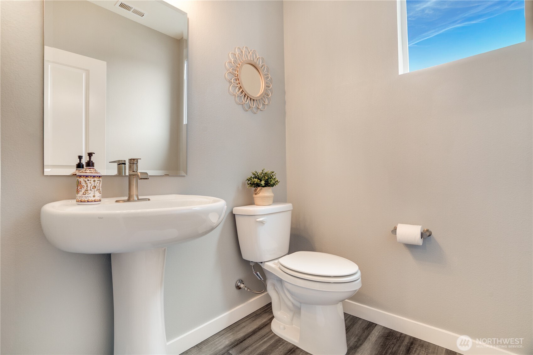 5716 13th Court NE, Tacoma, WA 98422