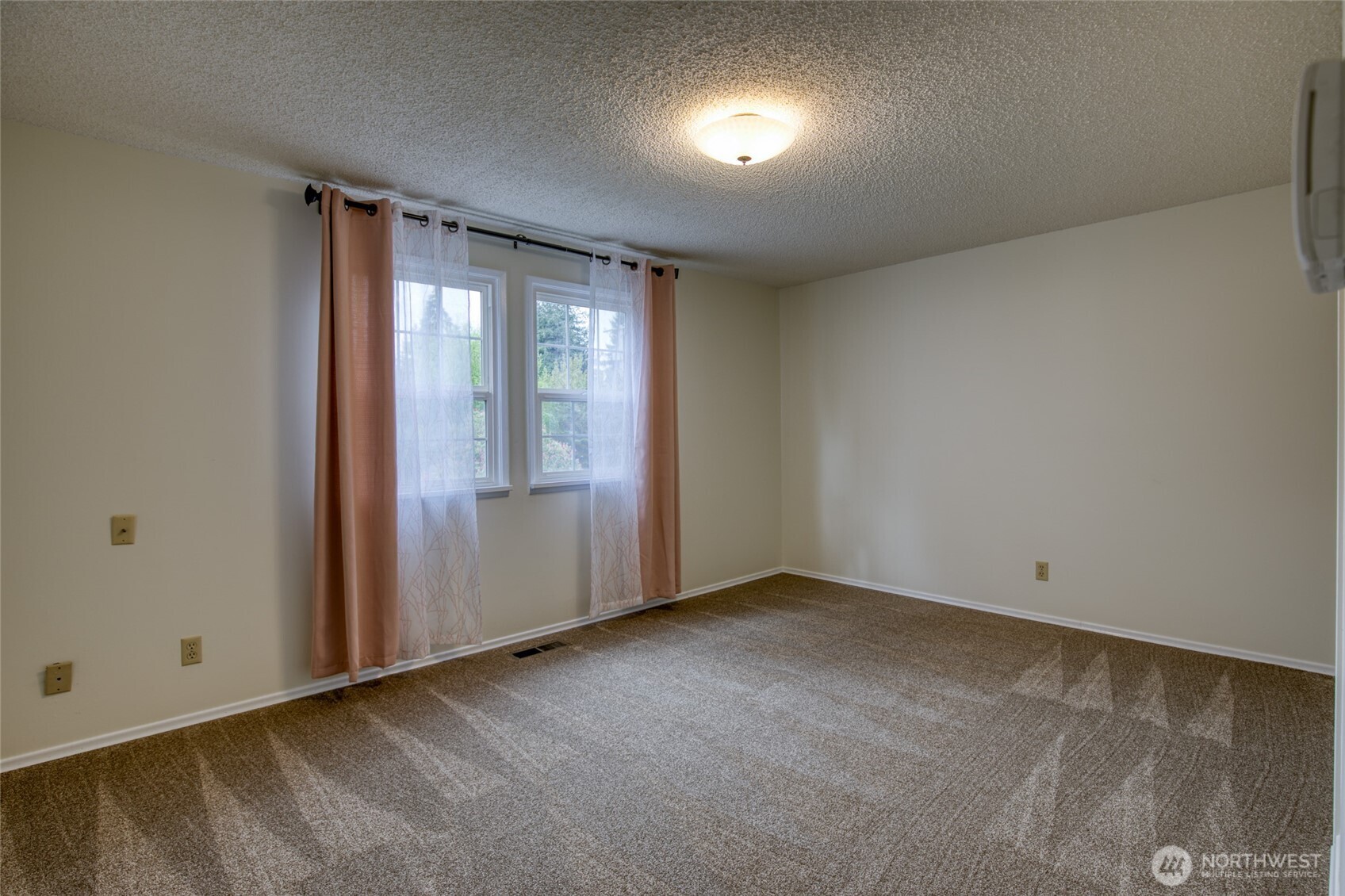 912 W Simpson Avenue , Montesano, WA 98563