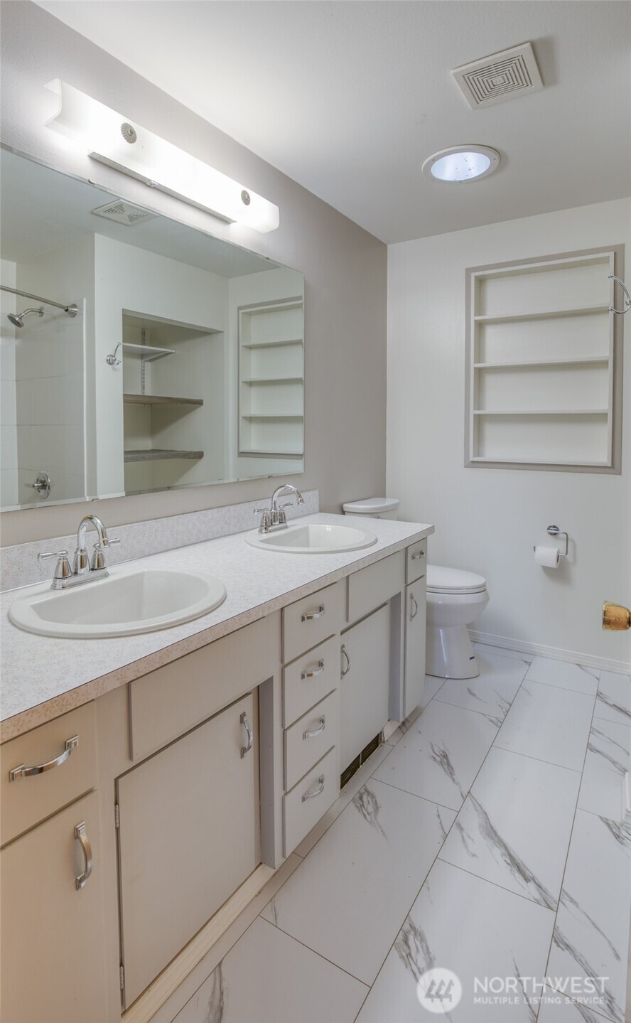 912 W Simpson Avenue , Montesano, WA 98563