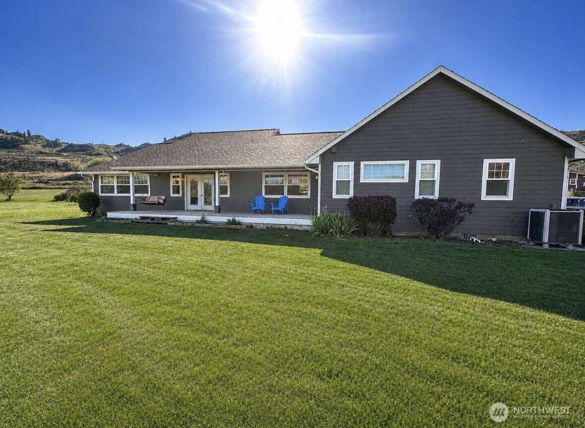 22 Rooster Flats Road , Oroville, WA 98844