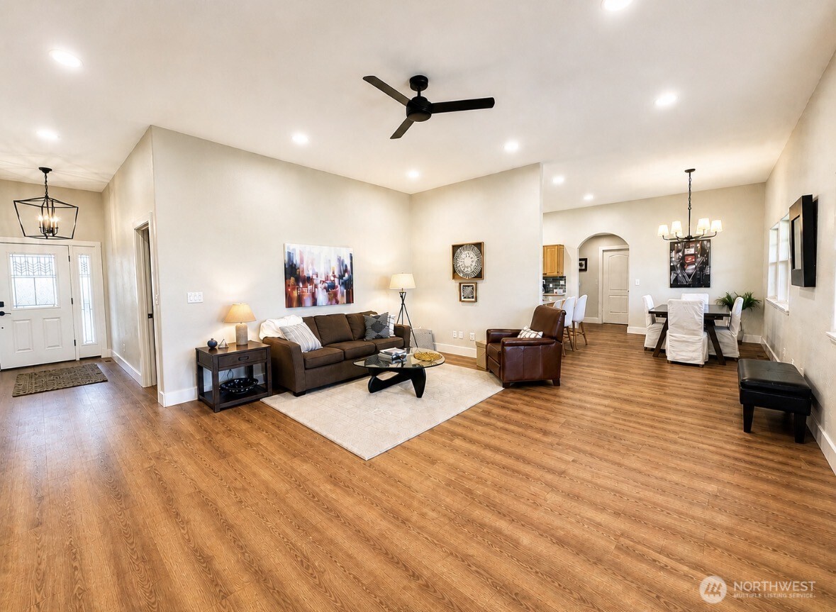 22 Rooster Flats Road , Oroville, WA 98844