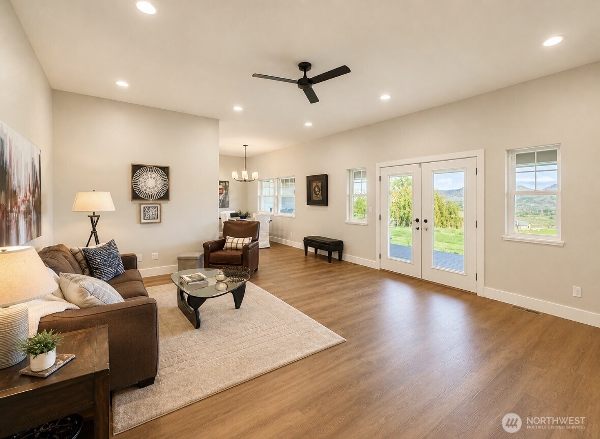 22 Rooster Flats Road , Oroville, WA 98844