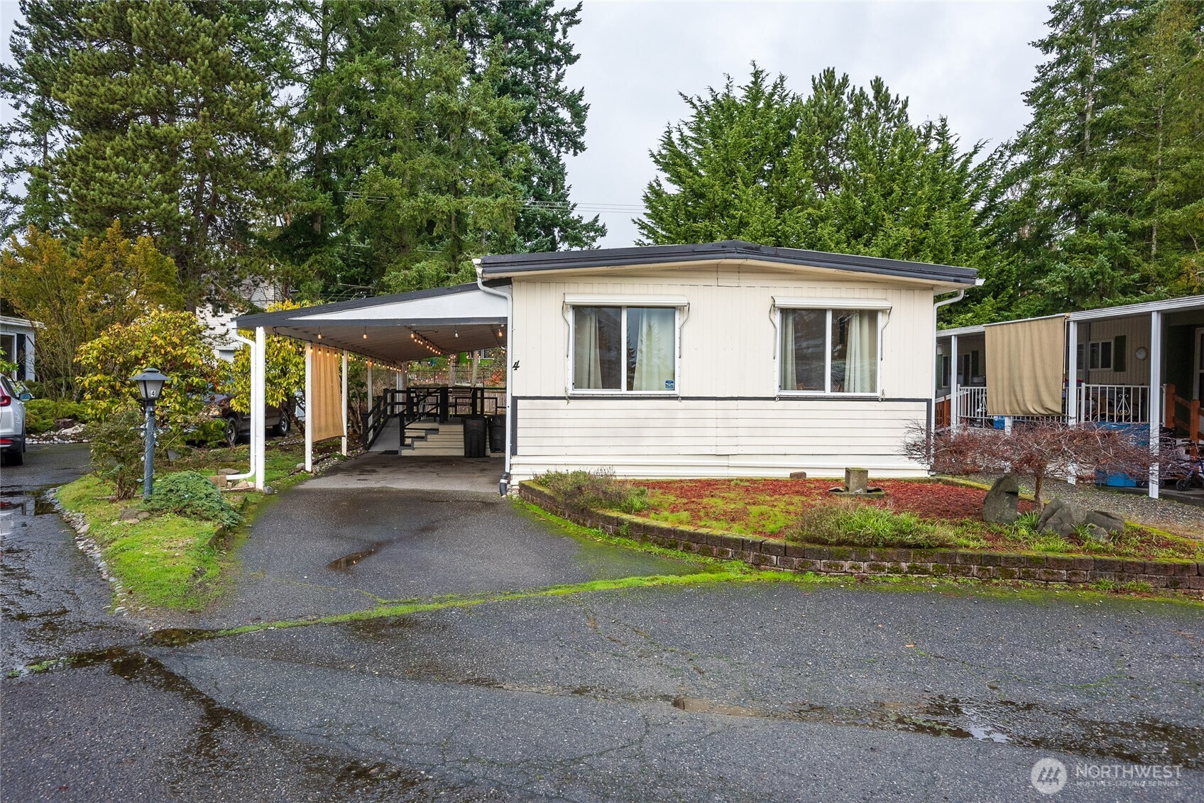5220 176th Street SW #4, Lynnwood, WA 98037-3061