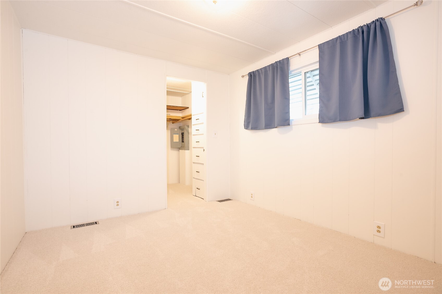 5220 176th Street SW #4, Lynnwood, WA 98037-3061