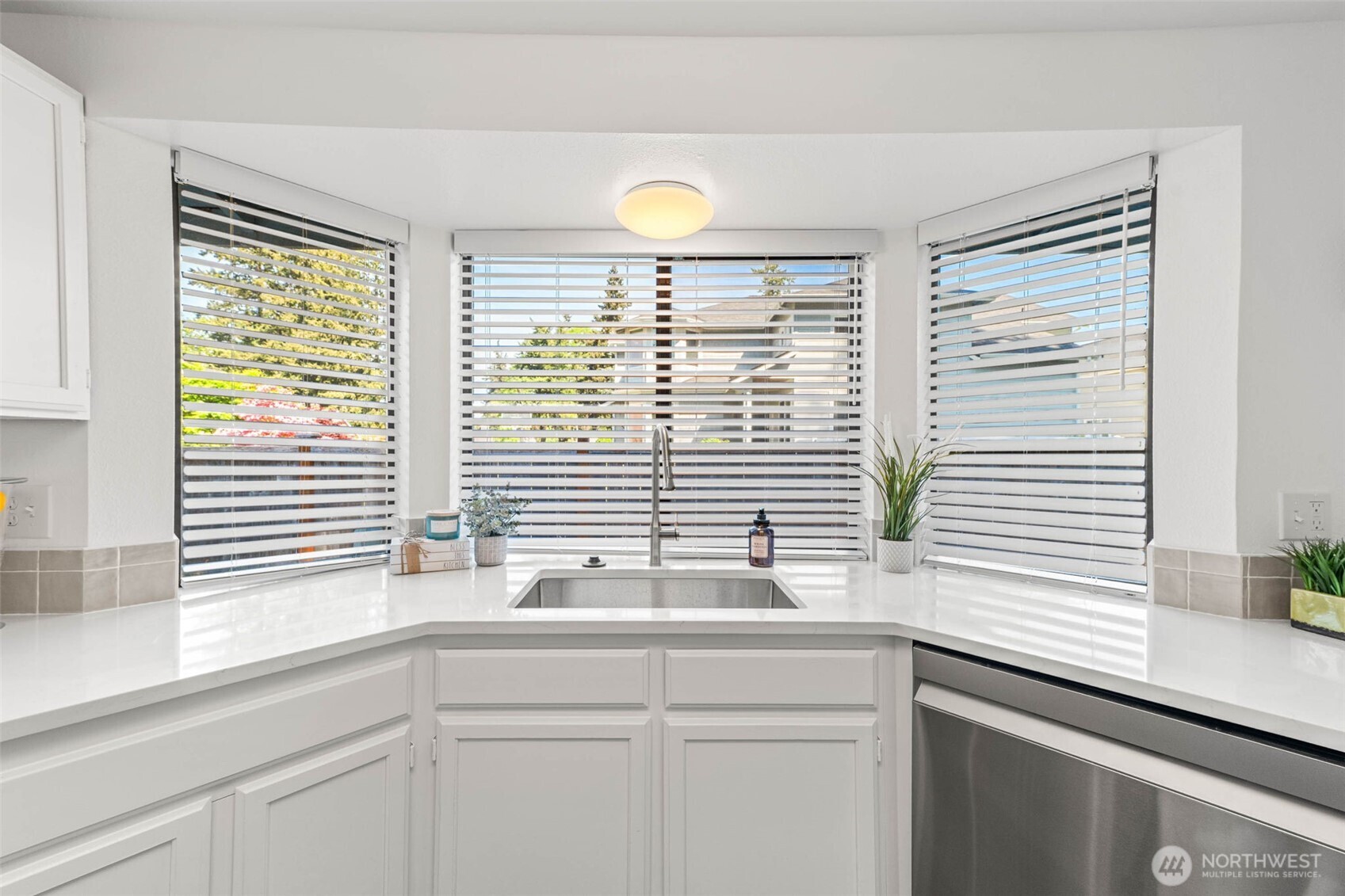 5 W Shore Avenue SW, Lakewood, WA 98498
