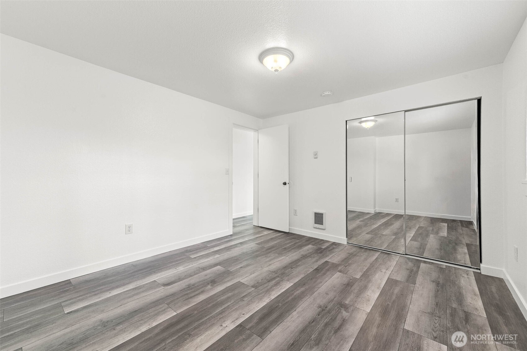 5 W Shore Avenue SW, Lakewood, WA 98498