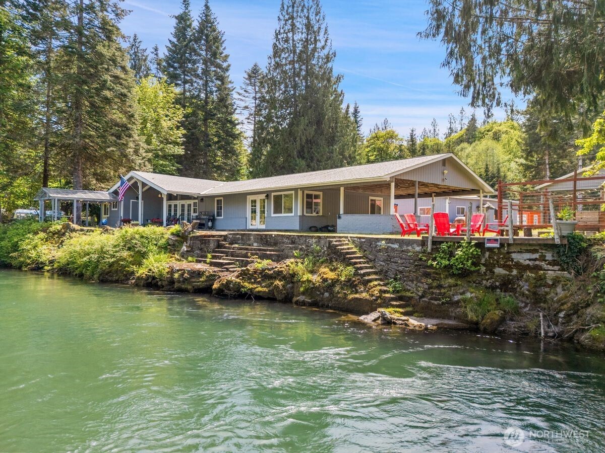 560 Mountain Trail Road , Brinnon, WA 98320
