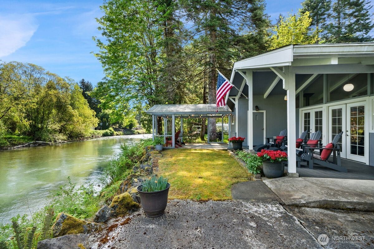 560 Mountain Trail Road , Brinnon, WA 98320