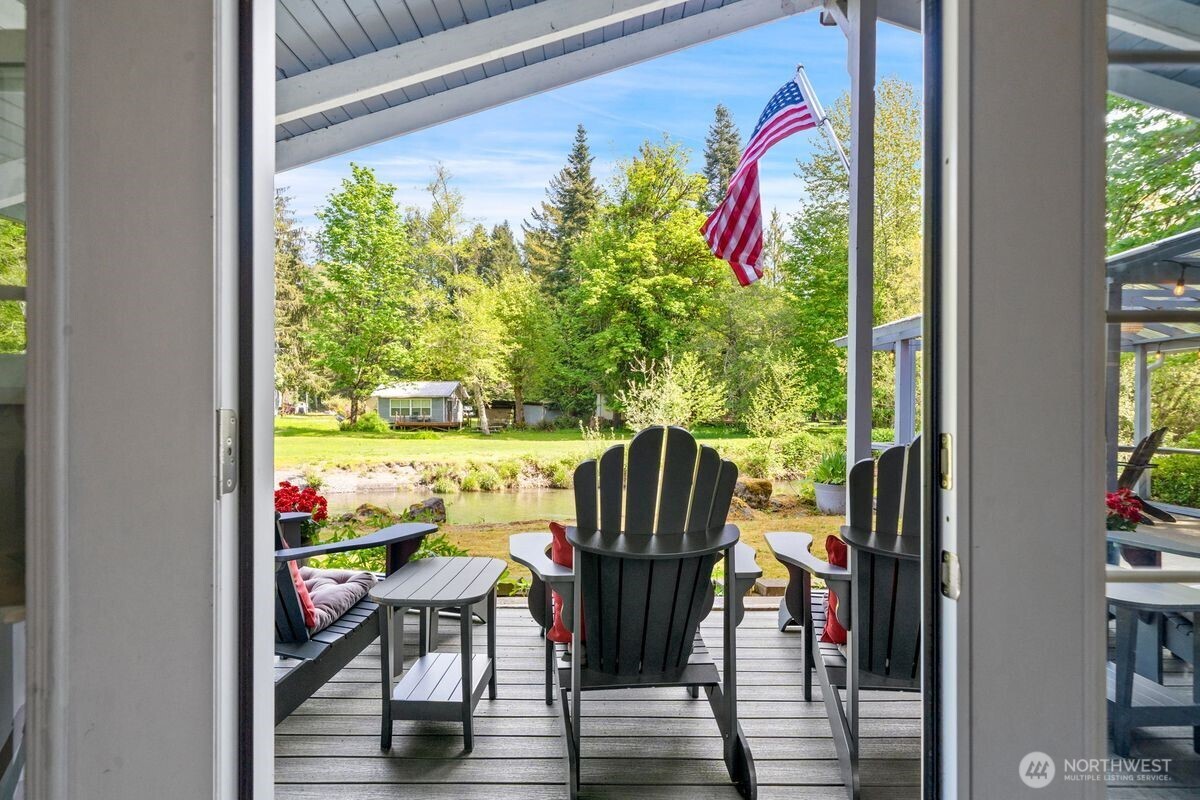 560 Mountain Trail Road , Brinnon, WA 98320