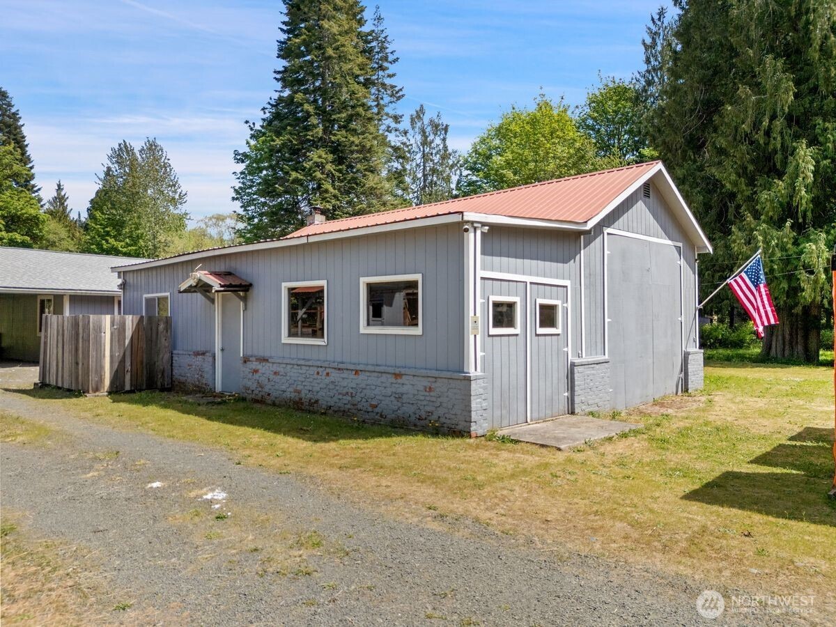 560 Mountain Trail Road , Brinnon, WA 98320
