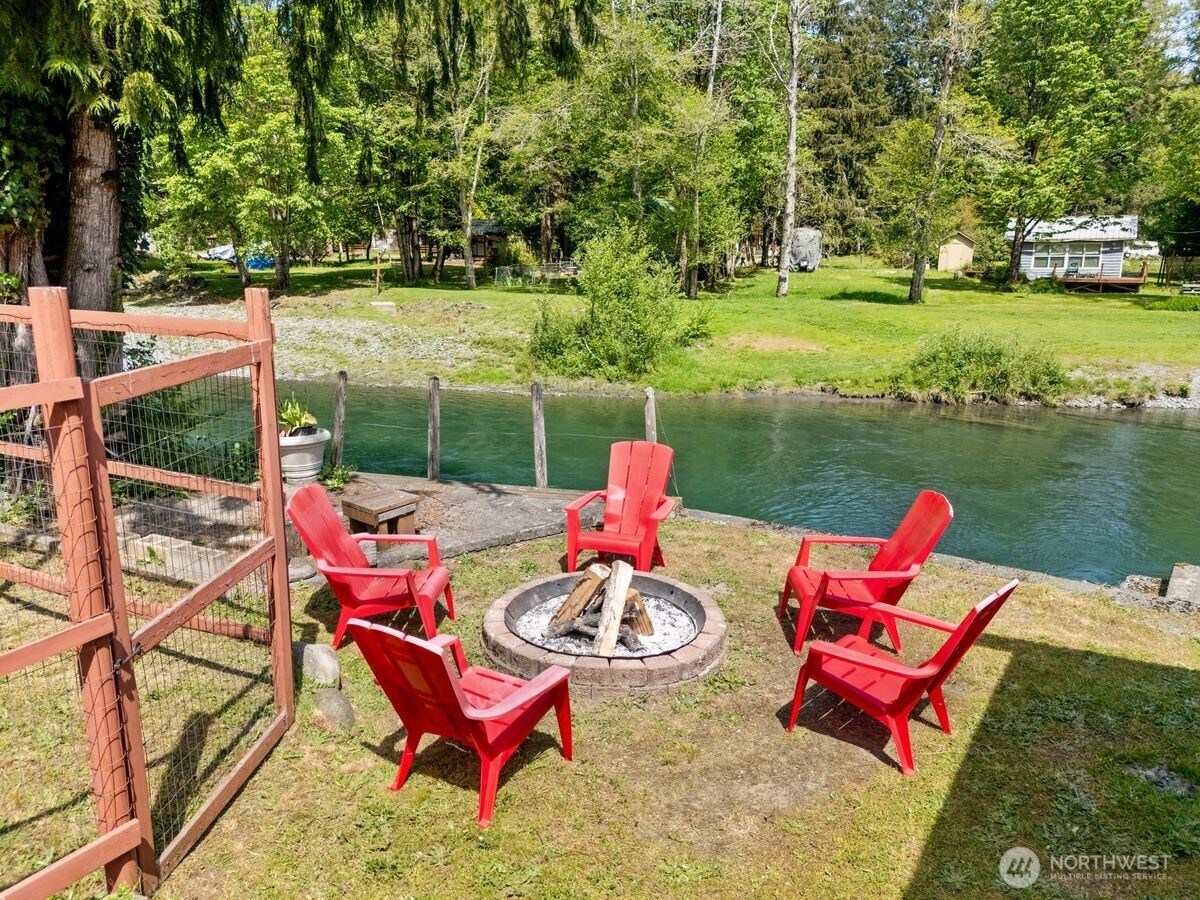 560 Mountain Trail Road , Brinnon, WA 98320