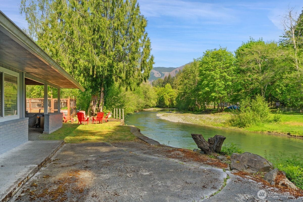 560 Mountain Trail Road , Brinnon, WA 98320