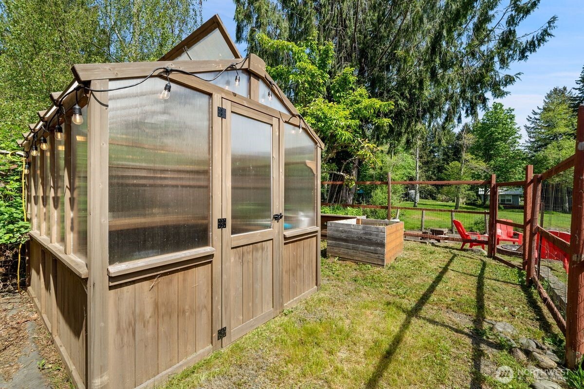 560 Mountain Trail Road , Brinnon, WA 98320