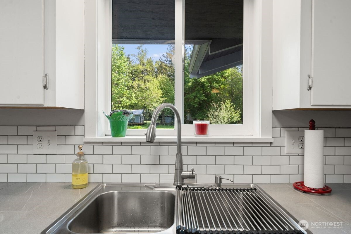 560 Mountain Trail Road , Brinnon, WA 98320