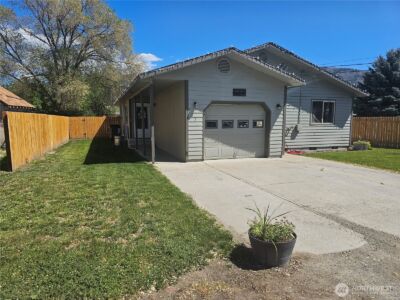 315 Juniper Street , Oroville, WA 98844