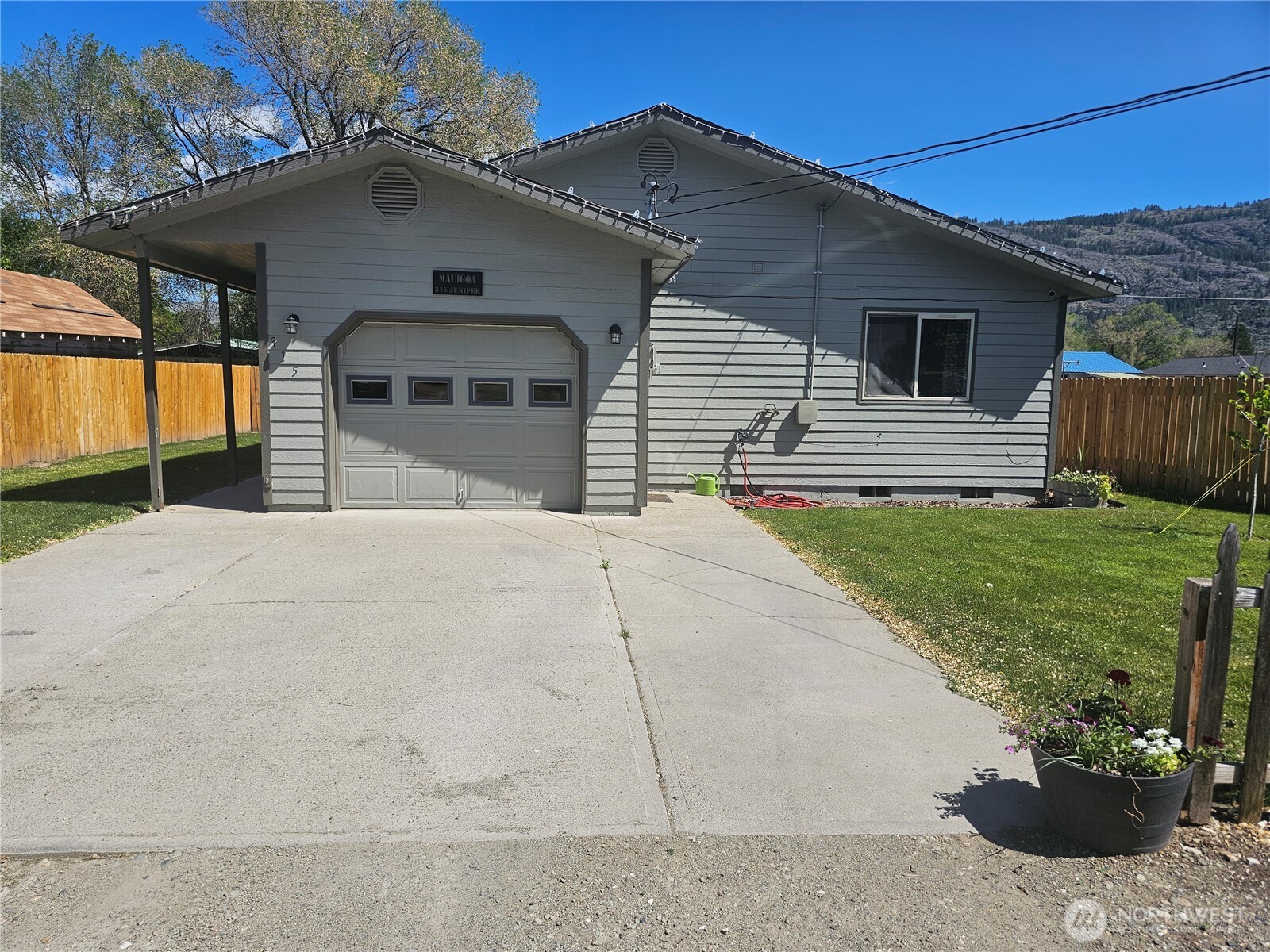 315 Juniper Street , Oroville, WA 98844