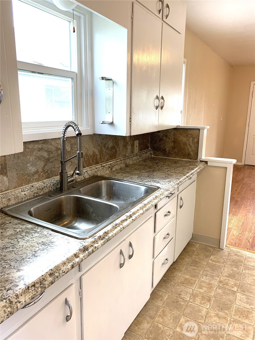 1423 S 7th Avenue , Kelso, WA 98626