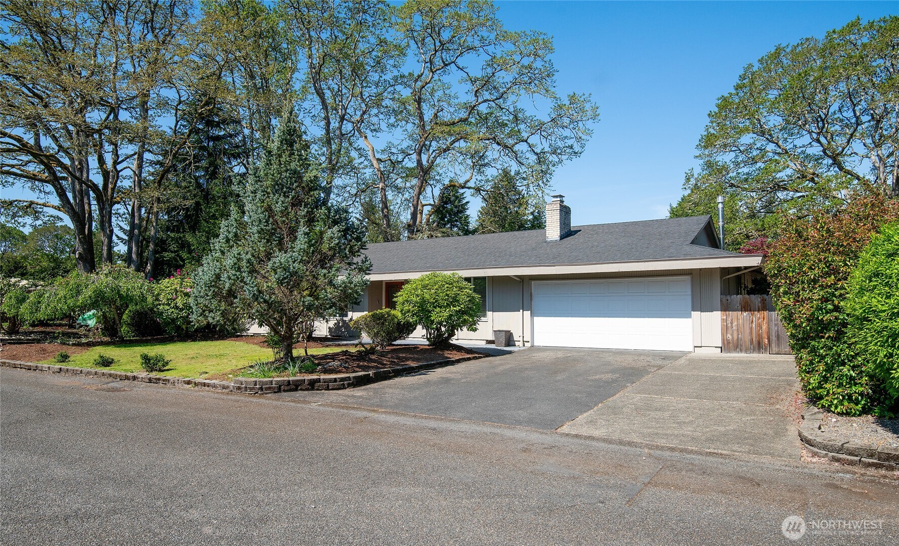 8001 Sapphire Drive SW, Lakewood, WA 98498