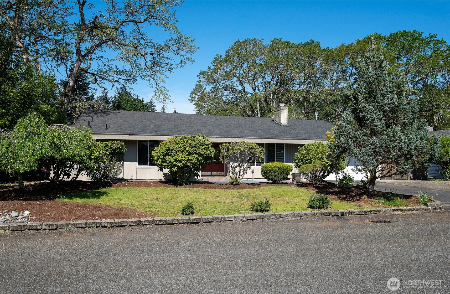 8001 Sapphire Drive SW, Lakewood, WA 98498